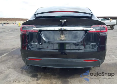 2018 Tesla Model X 100D/75D/P100D из США, поврежденный, VIN 5YJXCBE20JF091575
